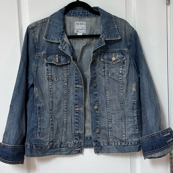 Denim Jacket ⭐️ A wardrobe staple - Picture 1 of 10